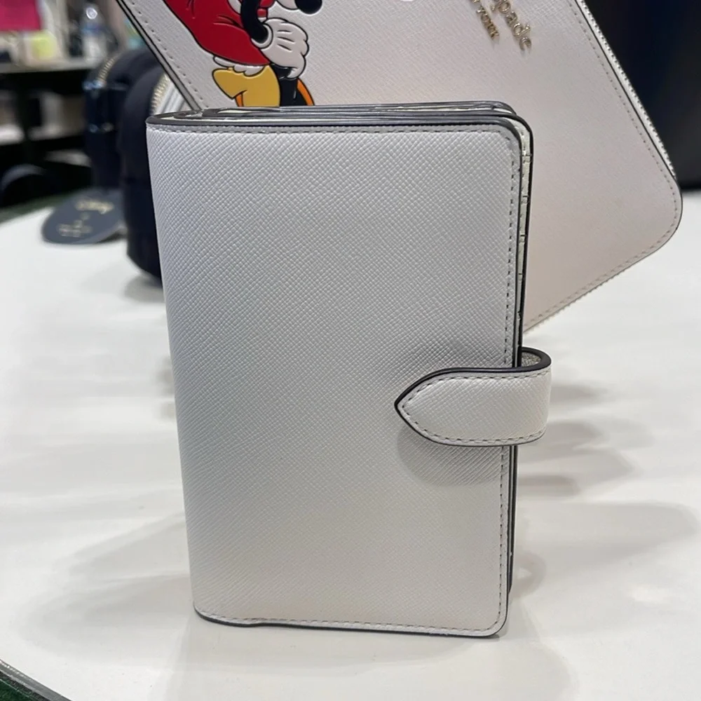 Kate Spade Schuyler Medium Compact Bifold Wallet
Meringue
NWT - Picture 15 of 16